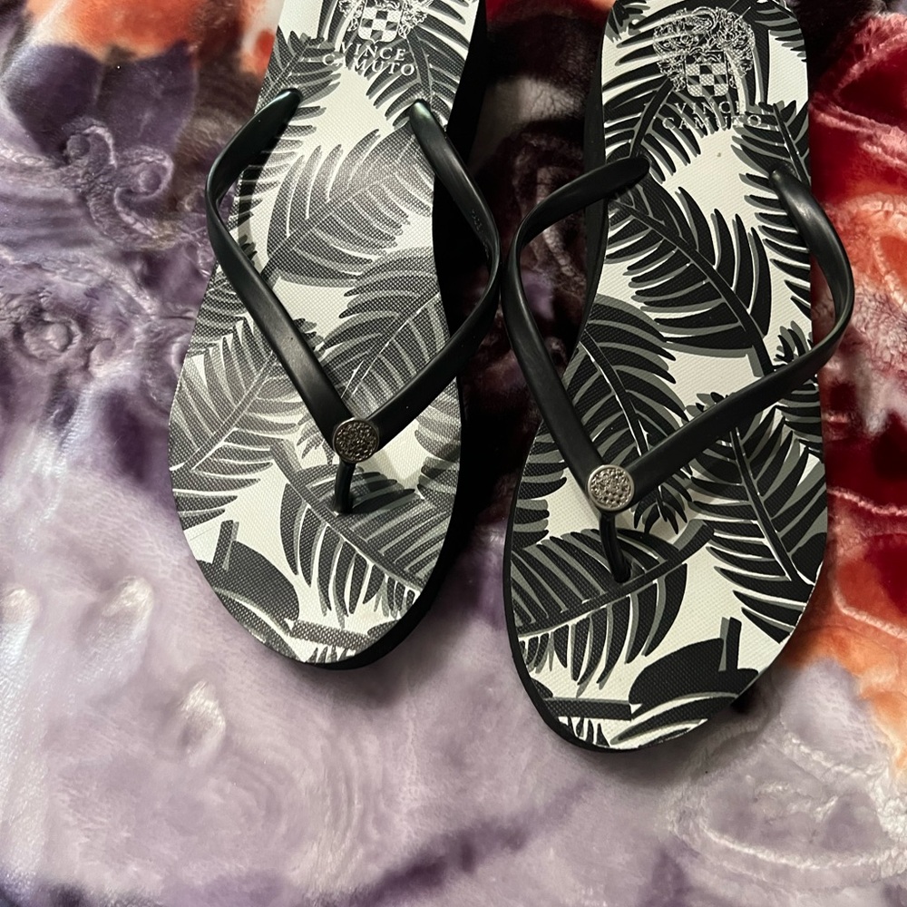 Vince Camuto Monochrome Leaf Pattern Sandals